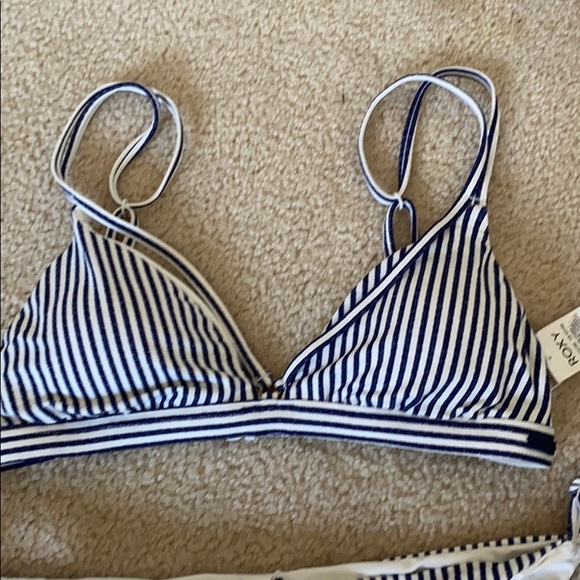 Roxy swimsuit - Picture 3 of 3